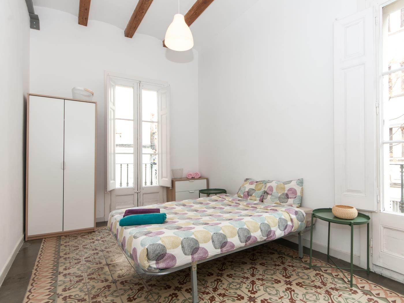 APARTMENT FOR GROUPS IN GRACIA in BARCELONA