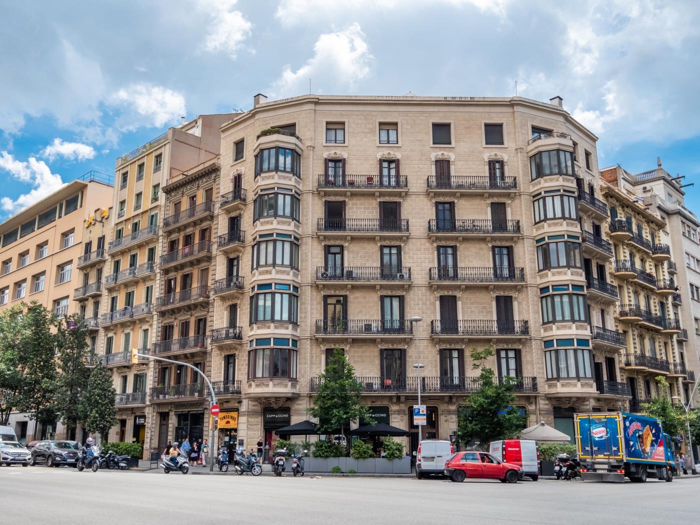 APARTMENT FOR LARGE GROUPS IN THE CITY CENTRE in Barcelona