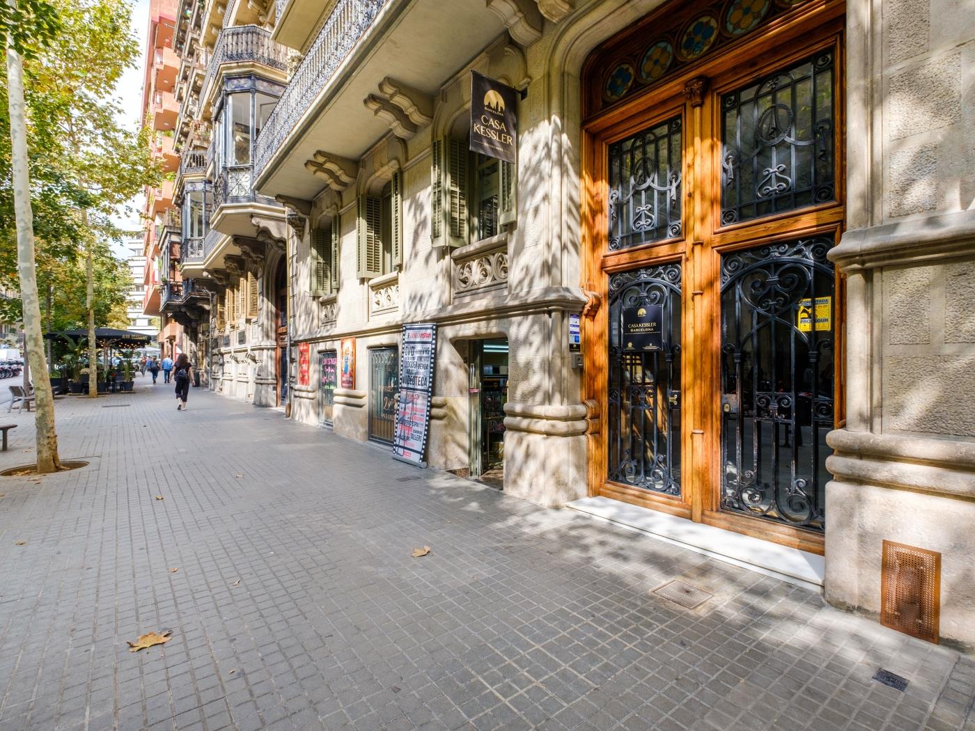 MODERNISM AND STYLE IN QUIET AND CENTRAL AREA in Barcelona