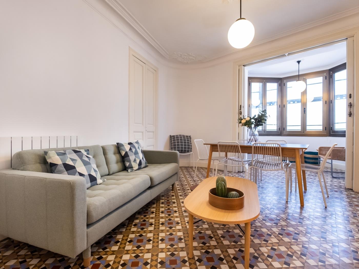 APARTMENT FOR LARGE GROUPS IN EIXAMPLE in Barcelona