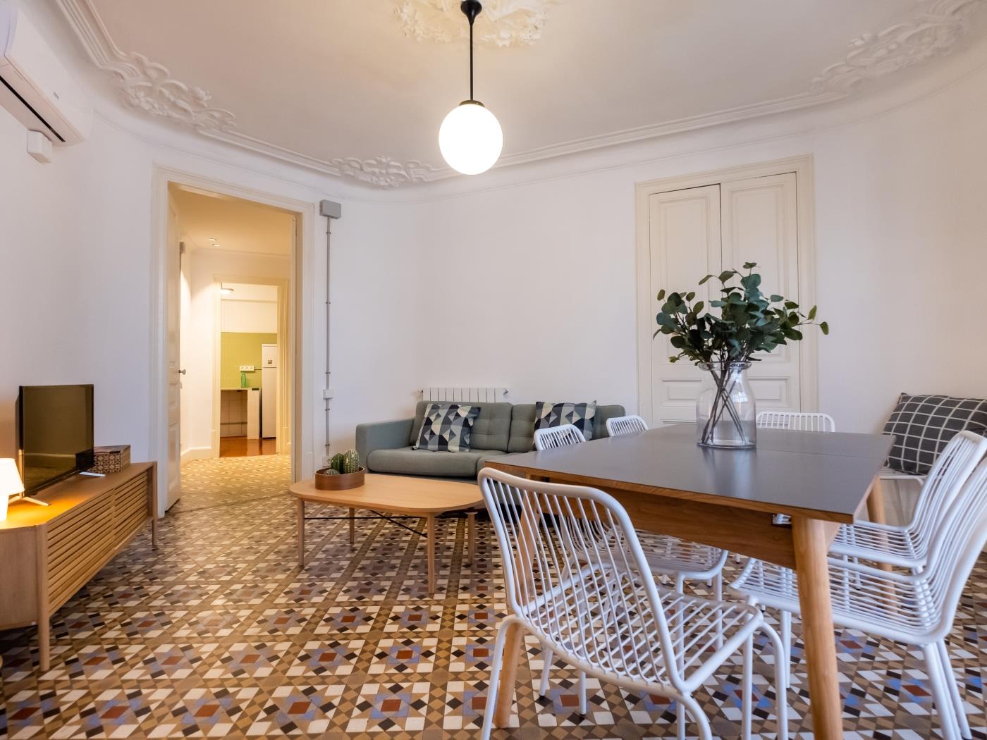 APARTMENT FOR LARGE GROUPS IN EIXAMPLE in Barcelona