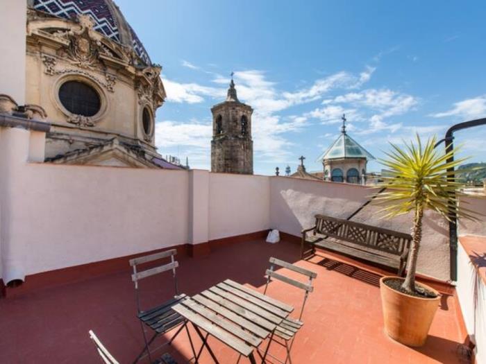 APARTMENT WITH TERRACE AND TWO DOUBLE ROOMS in Barcelona