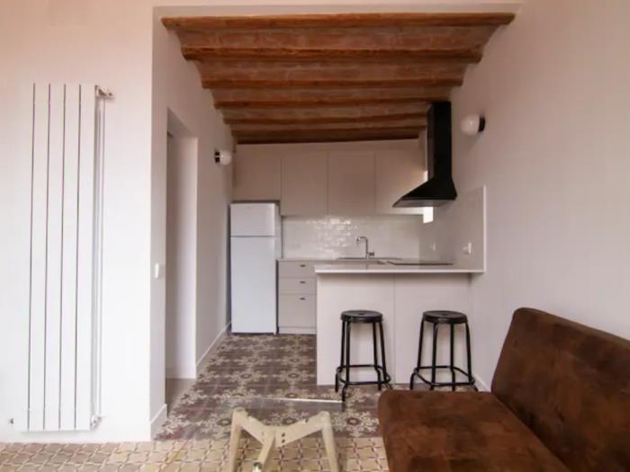 APARTMENT WITH TERRACE AND TWO DOUBLE ROOMS in Barcelona