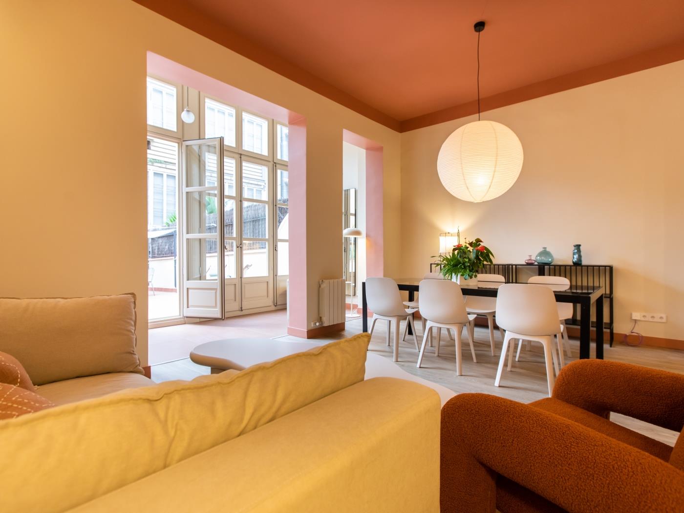 Stylish apartment next to Pg. Gracia in Barcelona