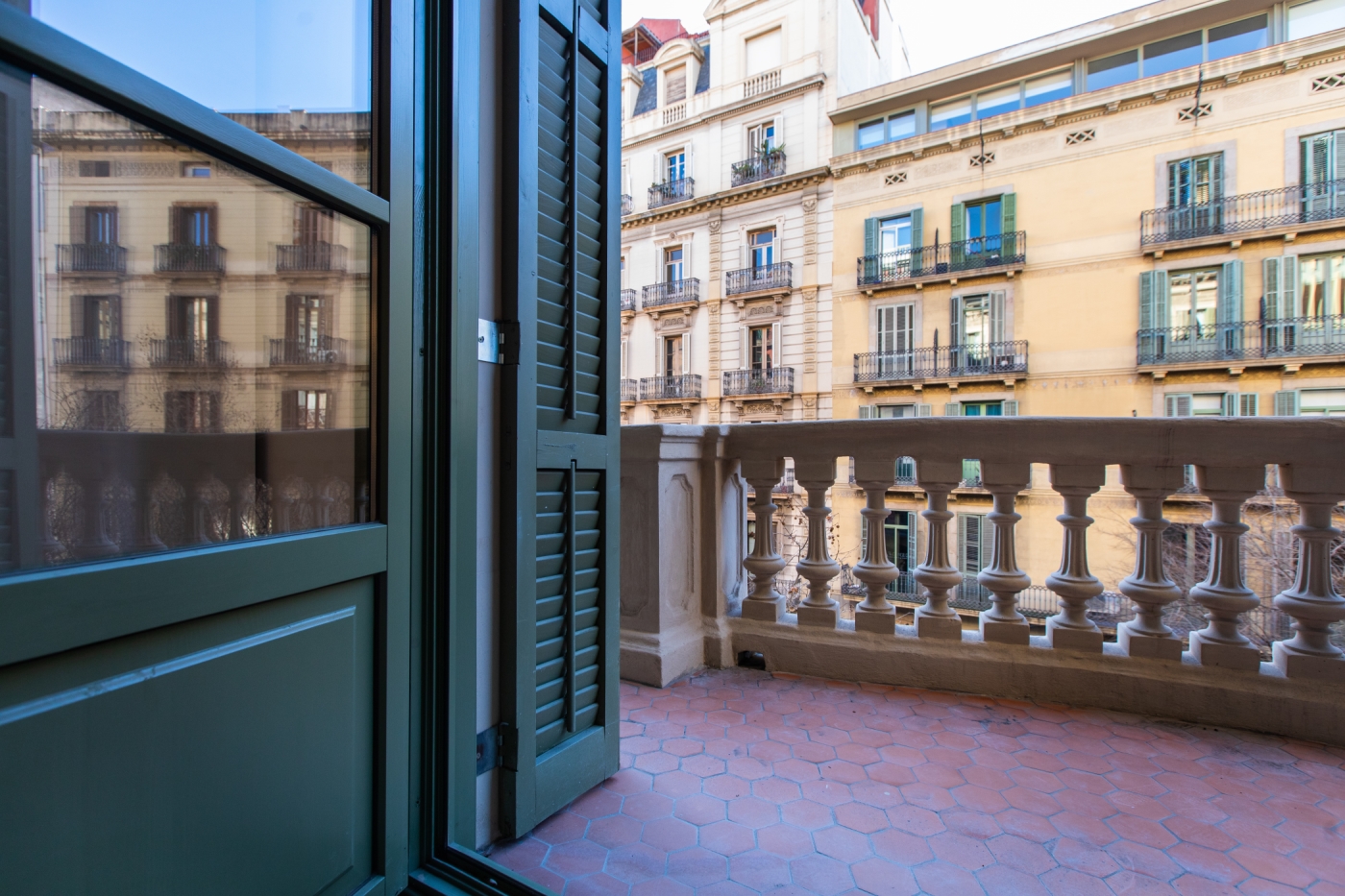 RENOVATED MODERN 2 ROOM APARTMENT in BARCELONA