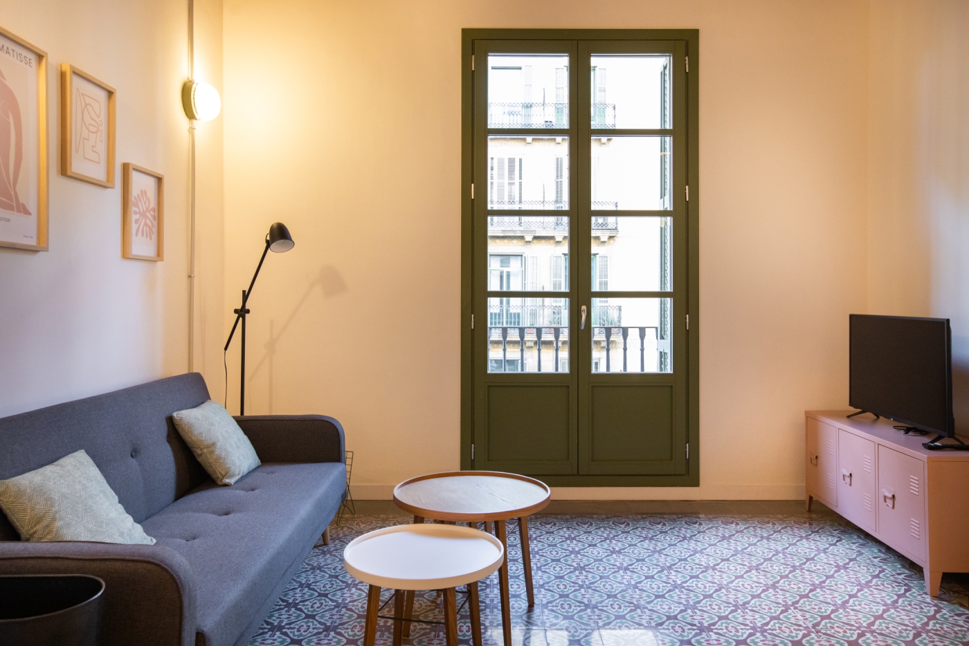 RENOVATED MODERN 2 ROOM APARTMENT in BARCELONA