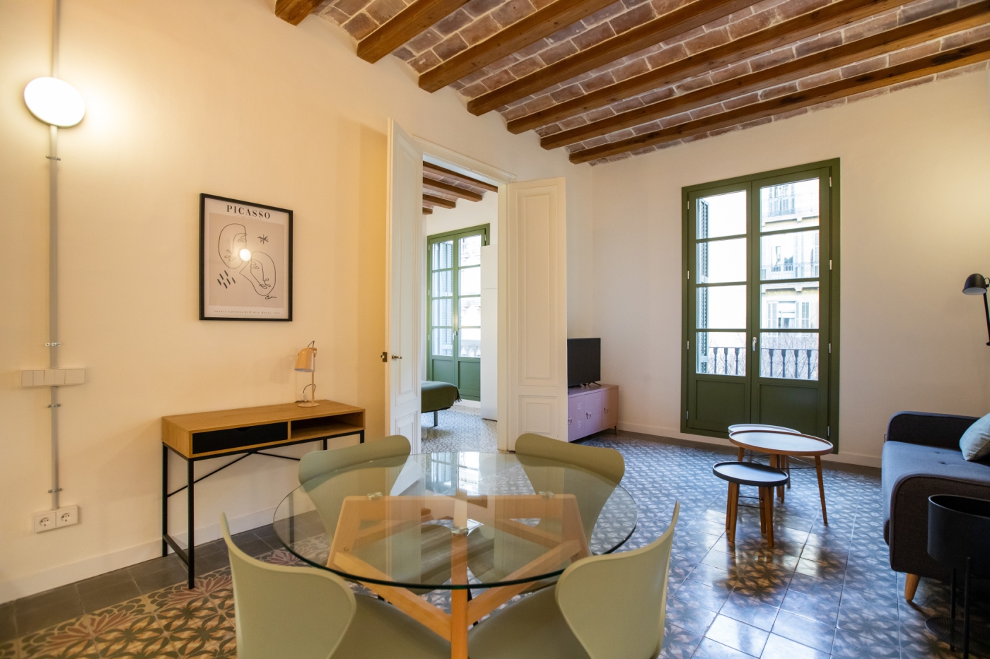 RENOVATED MODERNIST APARTMENT WITH BALCONY in BARCELONA