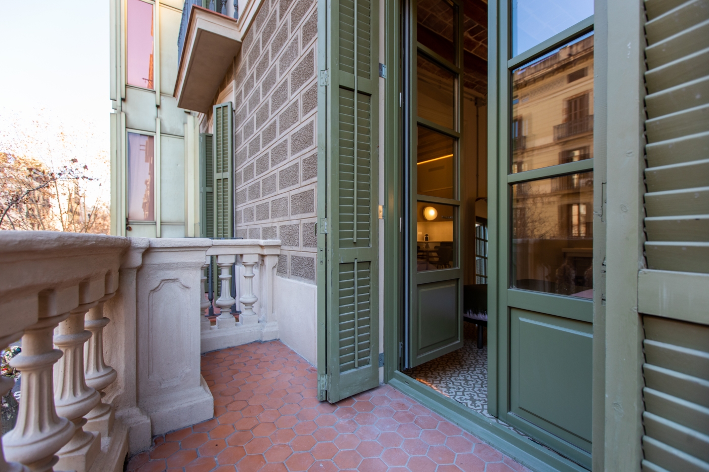 RENOVATED MODERNIST APARTMENT WITH BALCONY in BARCELONA