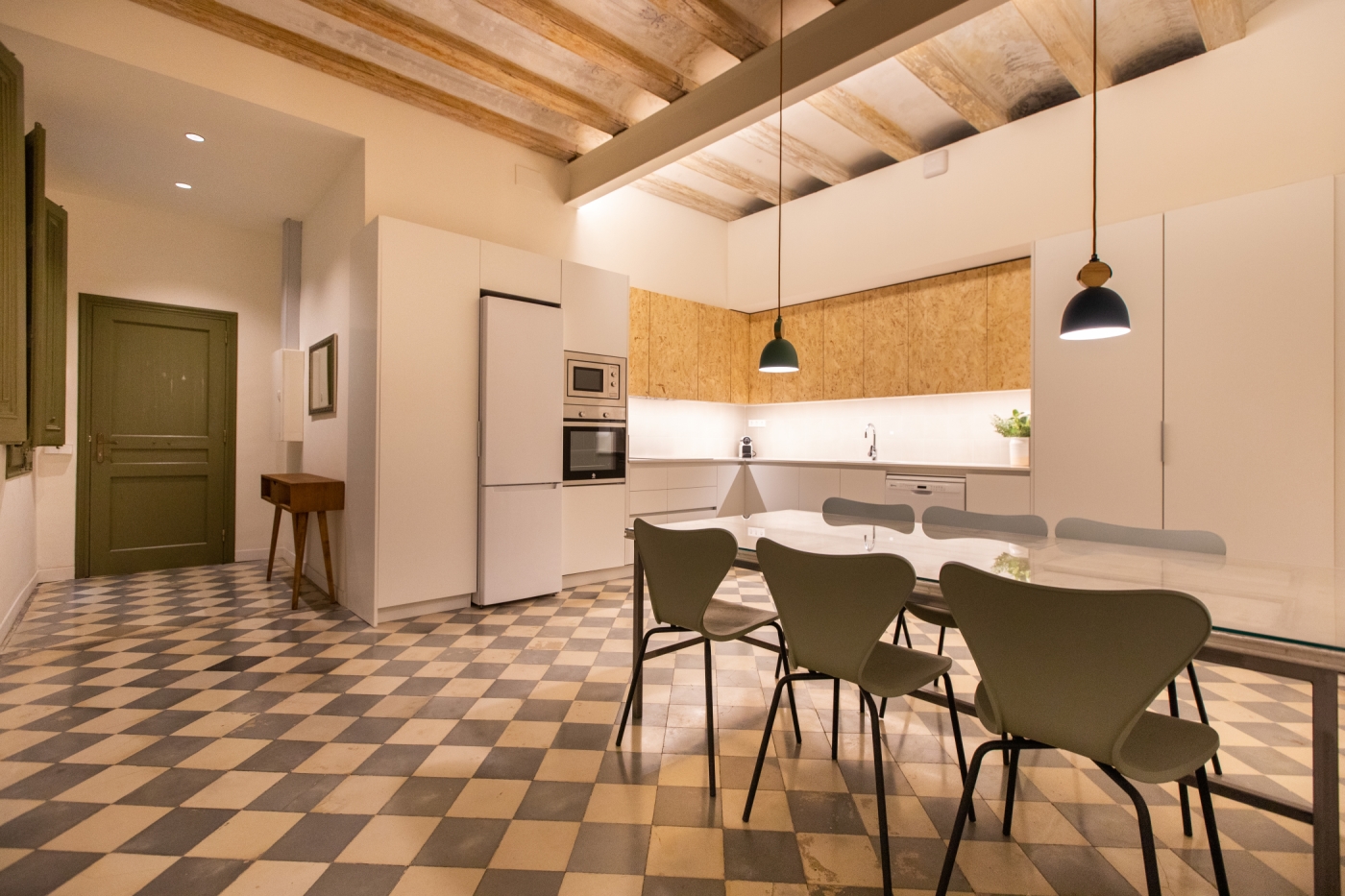 COMFORTABLE SUITE IN RENOVATED CO-LIVING in Barcelona
