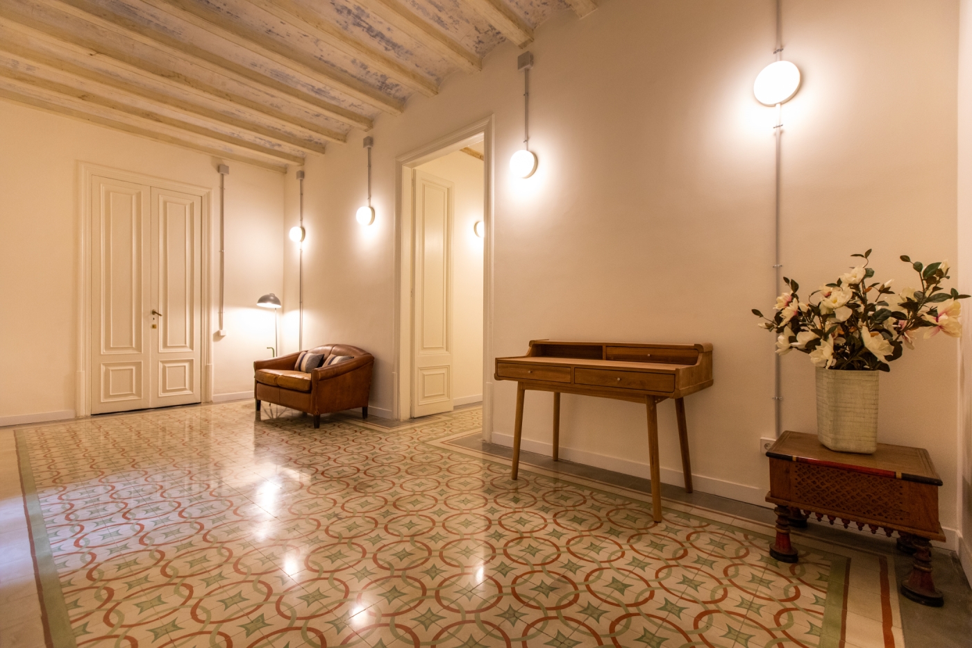 LOVELY SUITE IN RENOVATED CO-LIVING in Barcelona