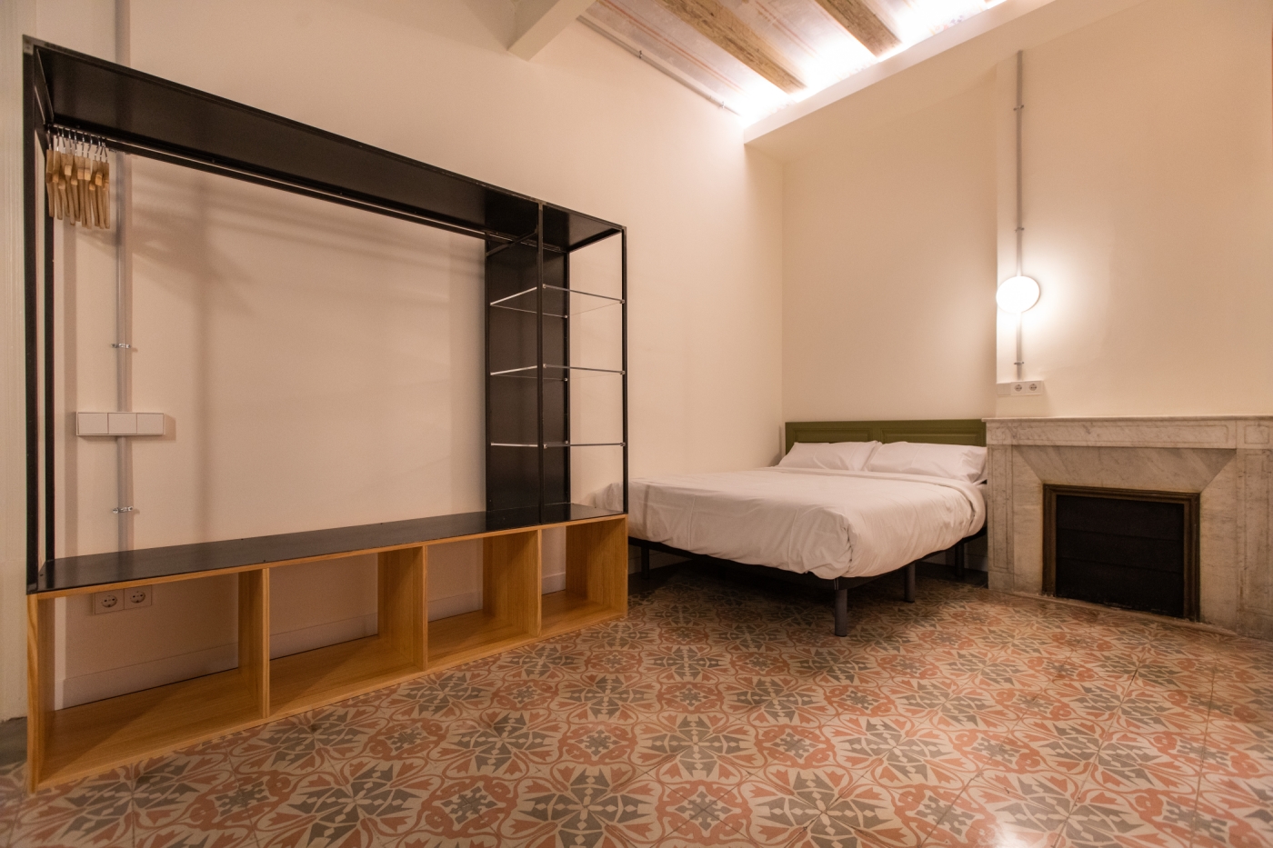 LOVELY SUITE IN RENOVATED CO-LIVING in Barcelona