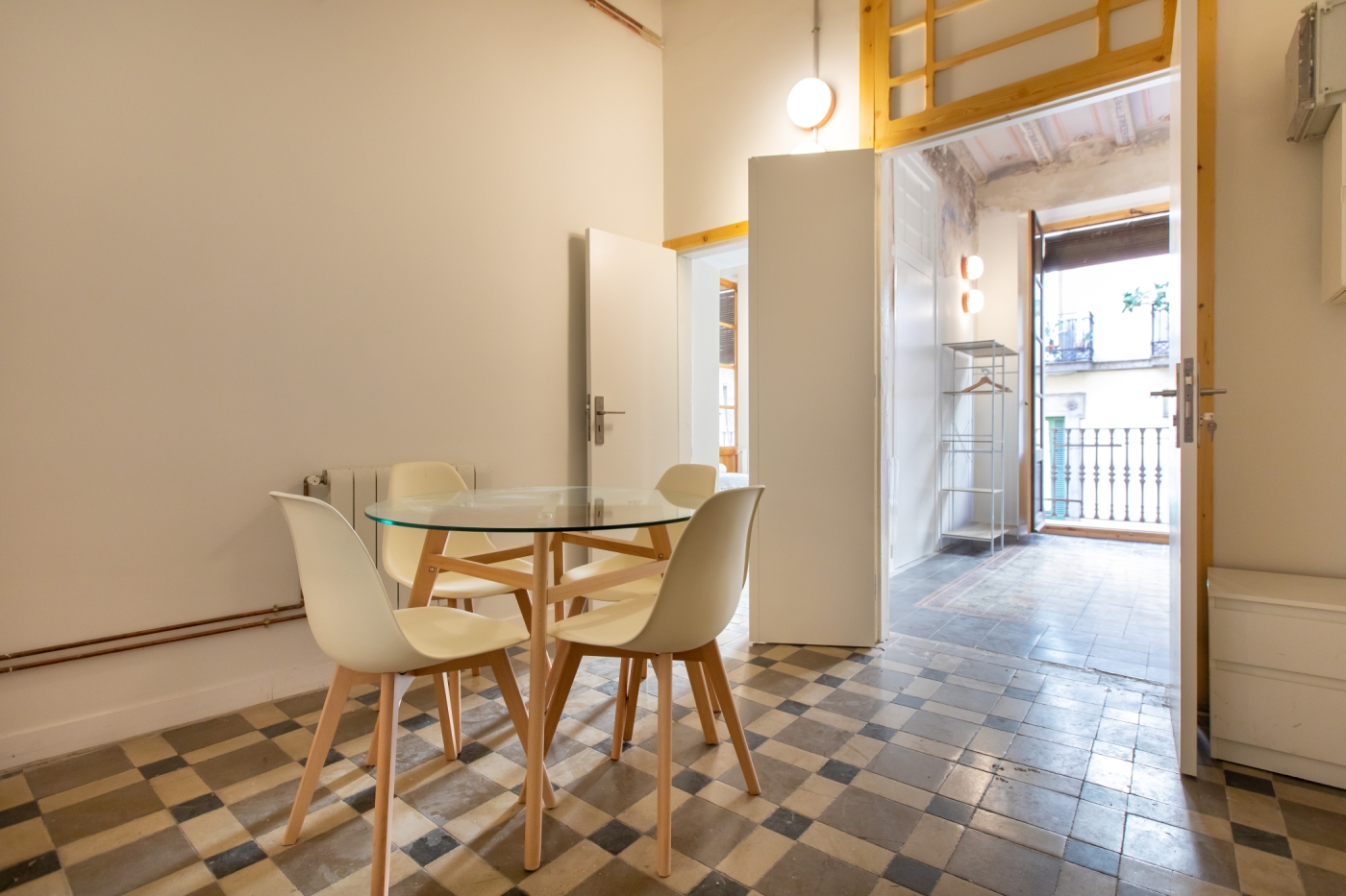 RENOVATED AND SPACIOUS APARTMENT in Barcelona