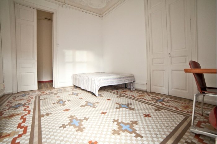 Rental unit in Barcelona · ★New · 6 bedrooms · 6 beds · 2 baths in Barcelona